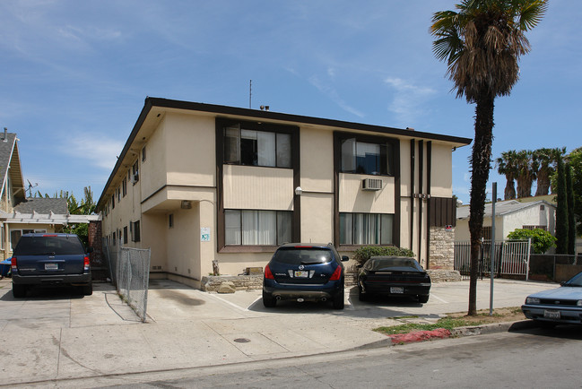 1028 N Ardmore Ave in Los Angeles, CA - Building Photo - Building Photo