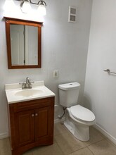 2622 NW 33rd St in Oakland Park, FL - Building Photo - Building Photo