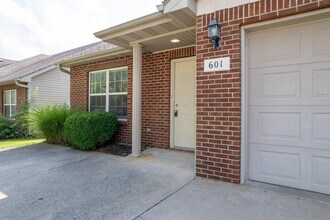 601 Glenstone Dr in Columbia, MO - Building Photo - Building Photo