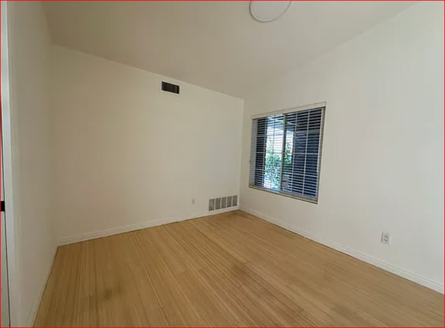 11 Palamedes in Irvine, CA - Foto de edificio - Building Photo