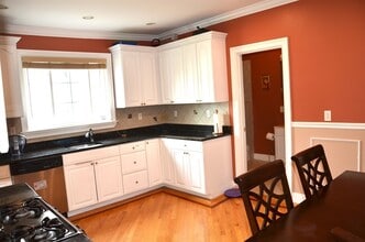 5 Charles St in Wakefield, MA - Building Photo - Building Photo
