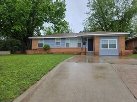 502 Fleetwood Dr in Norman, OK - Building Photo