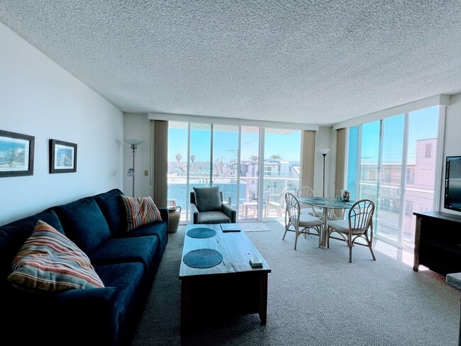 725 Redondo Ct in San Diego, CA - Building Photo - Building Photo