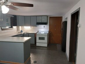 12262 S McDaniels St in Alsip, IL - Foto de edificio - Building Photo