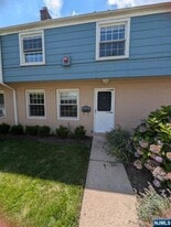 715 Cedar Ln in Teaneck, NJ - Building Photo