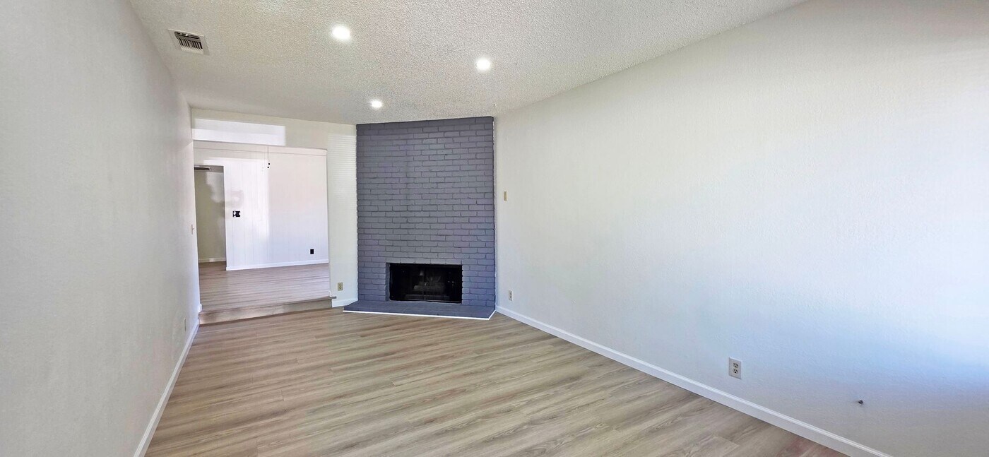 9628-9628 Bradhugh Ct in Sacramento, CA - Building Photo