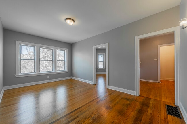 2056 W Arthur Ave in Chicago, IL - Building Photo - Building Photo