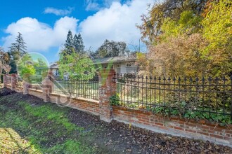 6612 Stanley Ave in Carmichael, CA - Foto de edificio - Building Photo