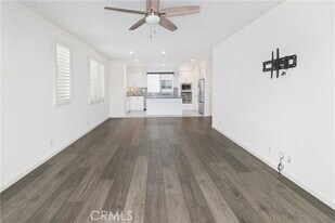 341 Magnet in Irvine, CA - Building Photo