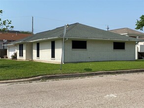 1318 55th St in Galveston, TX - Foto de edificio - Building Photo