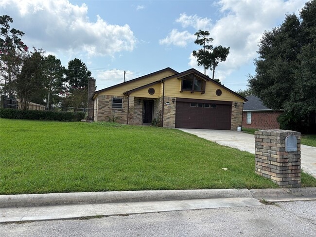 property at 1401 Andover Ln
