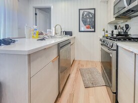 92 Chelsea St, Unit 2 in Boston, MA - Building Photo