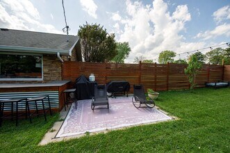 333 S Meadowbrook Dr in Bloomington, IN - Building Photo - Building Photo