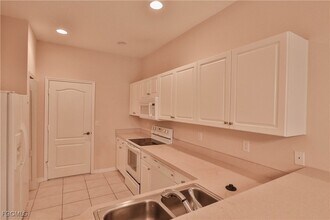 10231 Tin Maple Dr in Estero, FL - Building Photo - Building Photo