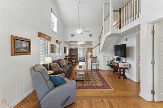 175 Fredericksburg Rd in New Braunfels, TX - Foto de edificio - Building Photo