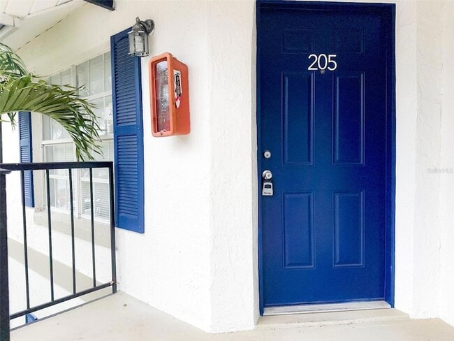 3651 N Goldenrod Rd, Unit 205 in Winter Park, FL - Foto de edificio - Building Photo