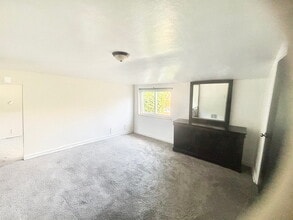 2020 Lindsay Rd in Pittsburgh, PA - Building Photo - Building Photo