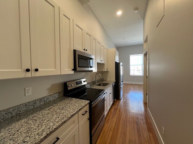 34 St Joseph St in Fall River, MA - Building Photo - Building Photo