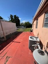 3633 SW 26th Ter in Miami, FL - Foto de edificio - Building Photo