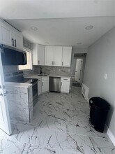 674 Winthrop Dr in Uniondale, NY - Foto de edificio - Building Photo