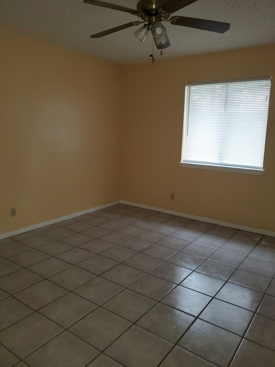 950 Live Oak Cir in Harlingen, TX - Building Photo