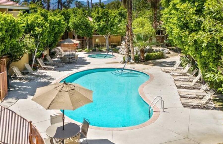 2501 N Indian Canyon Dr in Palm Springs, CA - Building Photo