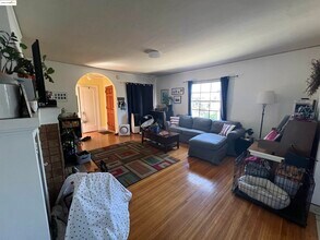 900 Everett Ave in Oakland, CA - Building Photo - Building Photo