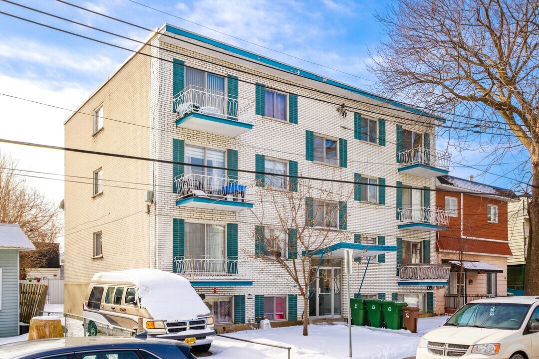10 Rolland Av in Lachine, QC - Building Photo