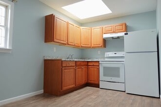909 Warner Rd in Valley Stream, NY - Building Photo - Building Photo