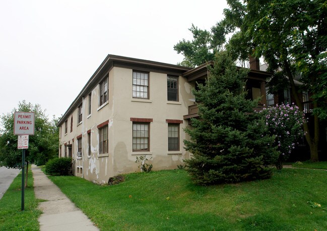 2188 Summit St in Columbus, OH - Building Photo - Building Photo
