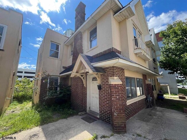property at 12 Belle Haven Ct