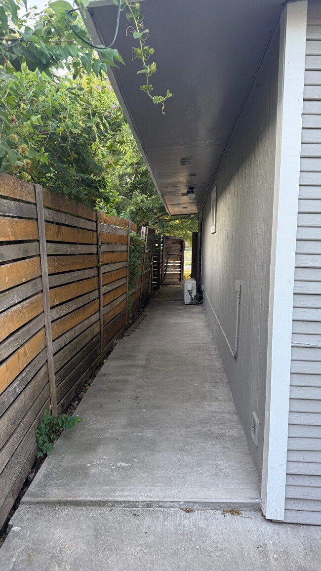 1207 Hays St in San Antonio, TX - Building Photo - Building Photo