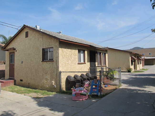 4849-4851 Live Oak St in Cudahy, CA - Building Photo - Building Photo