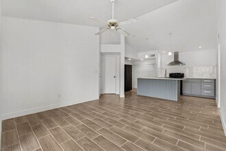 5725 Gatlin Ave in Orlando, FL - Building Photo - Building Photo