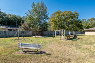 Pecan Estates in Pittsburg, TX - Foto de edificio - Building Photo