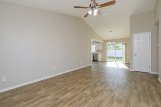 9715 Little Pond Way in Tampa, FL - Foto de edificio - Building Photo