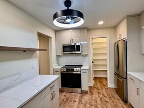 205 Blossom Ct in Buffalo Grove, IL - Building Photo - Building Photo