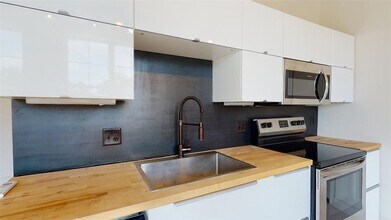 305 W 27th St, Unit 224 in Bryan, TX - Building Photo - Building Photo