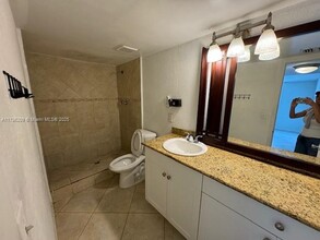 4007 N University Dr in Sunrise, FL - Foto de edificio - Building Photo