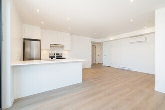 Le Cent Dix in Verdun, QC - Building Photo - Interior Photo