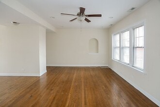 1821 W Leland Ave, Unit 1C in Chicago, IL - Foto de edificio - Building Photo