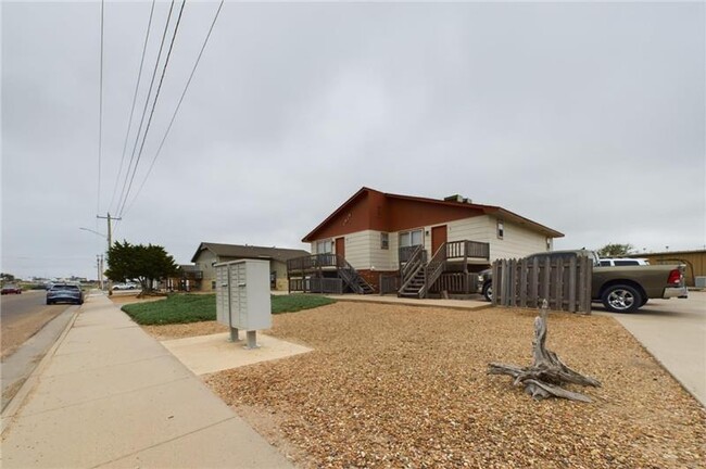 1916 Harding Ave in Garden City, KS - Building Photo - Building Photo