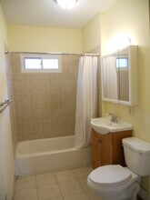 301 Maple St, Unit 1A in Syracuse, NY - Building Photo - Building Photo
