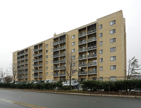 Springville Heights Condominiums in Staten Island, NY - Building Photo - Building Photo