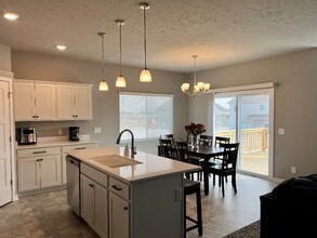 1909 Hummingbird Dr in Bellevue, NE - Building Photo - Building Photo