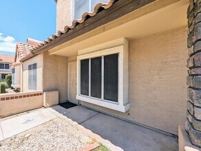 4601 N 102nd Ave in Phoenix, AZ - Foto de edificio - Building Photo