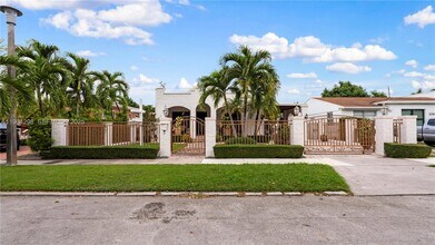 2271 SW 25th St in Miami, FL - Building Photo - Building Photo