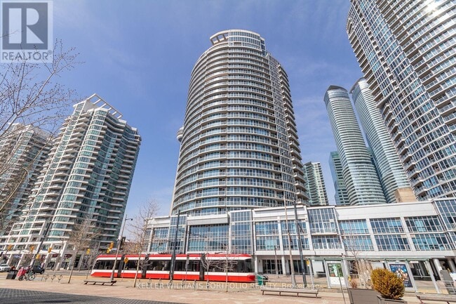 218-218 Queens Quay W