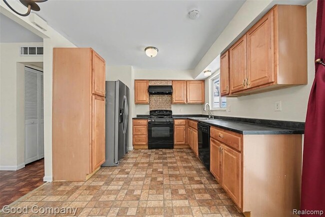 2829 Wall St in Keego Harbor, MI - Building Photo - Building Photo