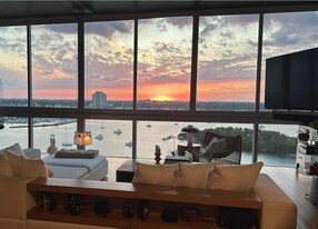 7930 West Dr, Unit 1402 in Miami Beach, FL - Building Photo